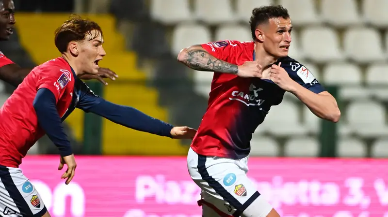 Deratti esulta dopo il gol - Ufficio stampa Lumezzane