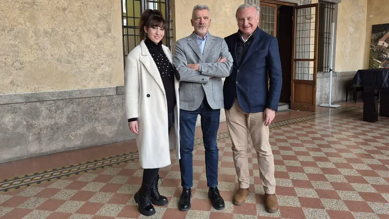 Marco Recalcati ed Elisabetta Del Medico con il sindaco di Rovato Tiziano Belotti - © www.giornaledibrescia.it