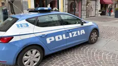 La Polizia alla Poke House di corso Zanardelli - Foto Marco Ortogni/Neg © www.giornaledibrescia.it