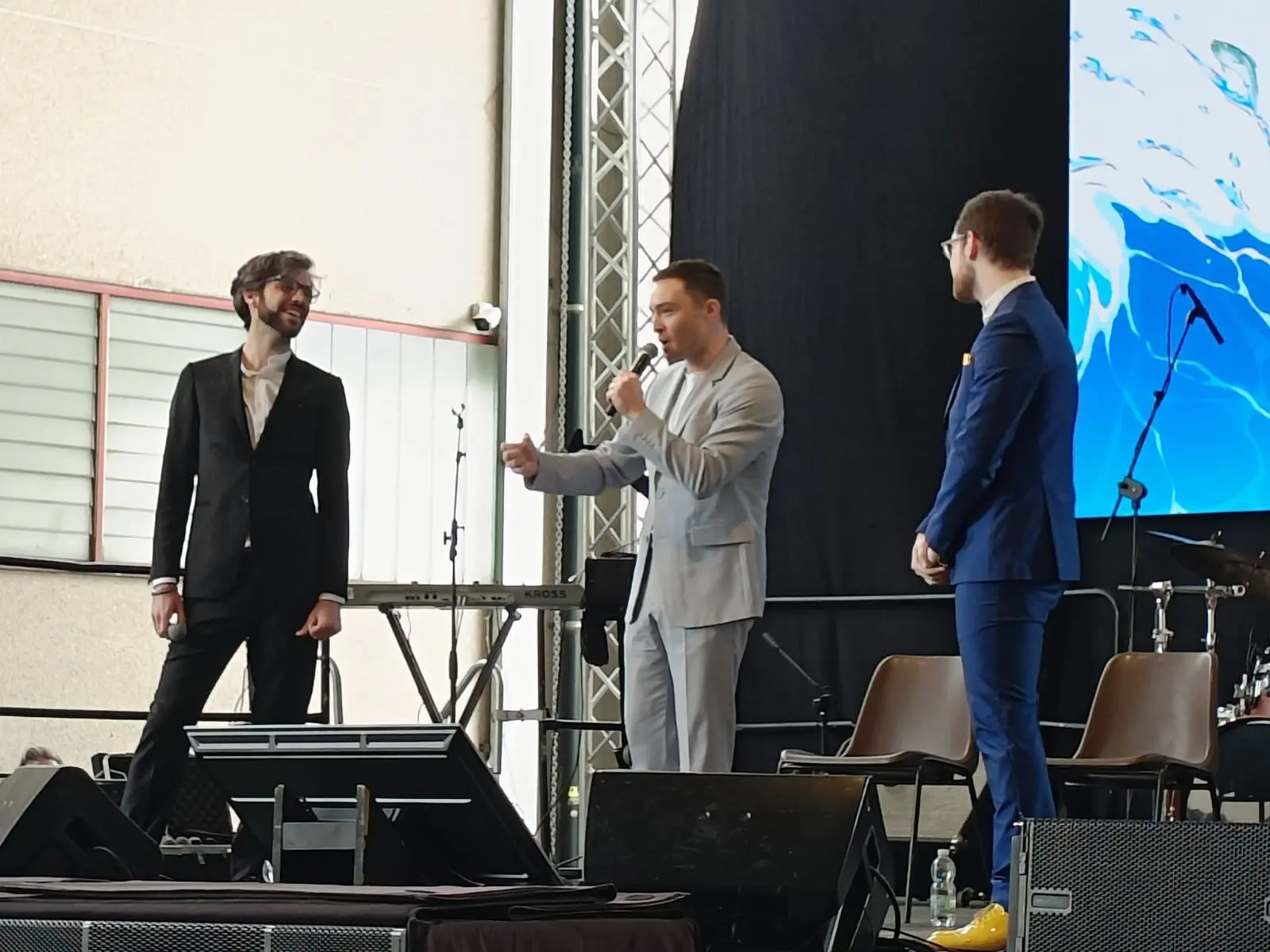 Ed Westwick sul palco del Gardacon
