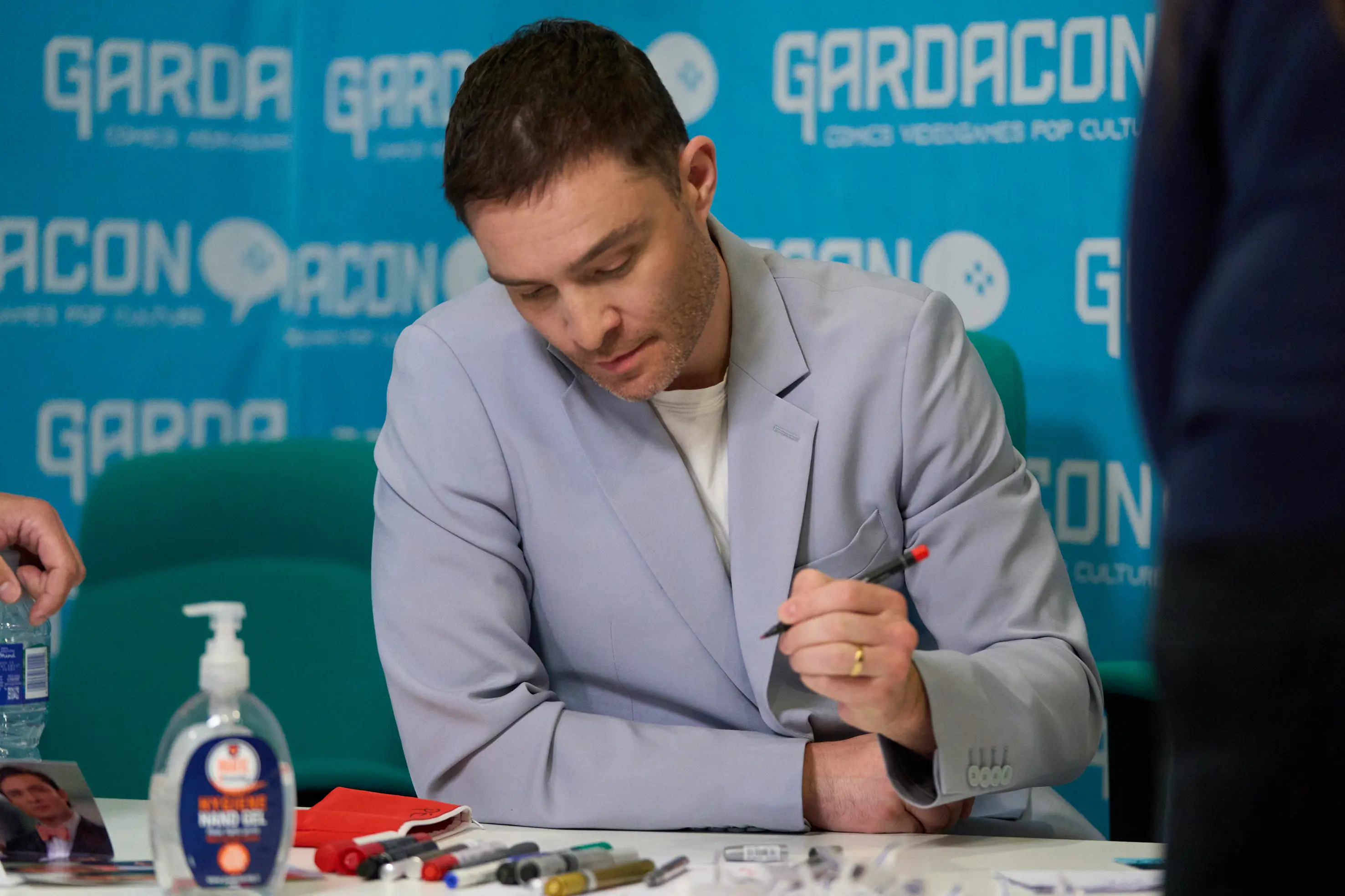 Ed Westwick incontra i fan al Gardacon