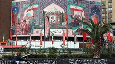 La Guida Suprema ritratta su un cartellone - Ansa © www.giornaledibrescia.it