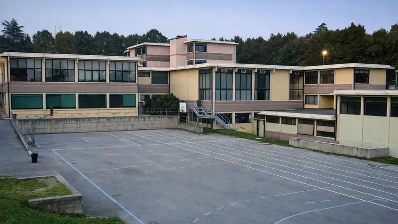 La scuola media Tarello a Lonato - © www.giornaledibrescia.it