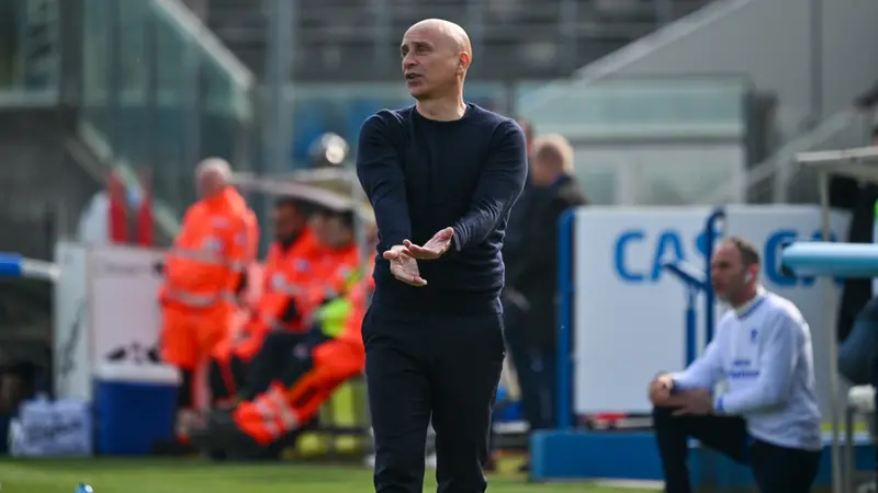 Eugenio Corini studia le soluzioni per riaccendere l'attacco - Foto New Reporter Pasotti © www.giornaledibrescia.it