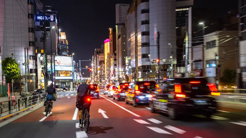Pedalando a Tokyo una sera © Foto Paolo Penni Martelli
