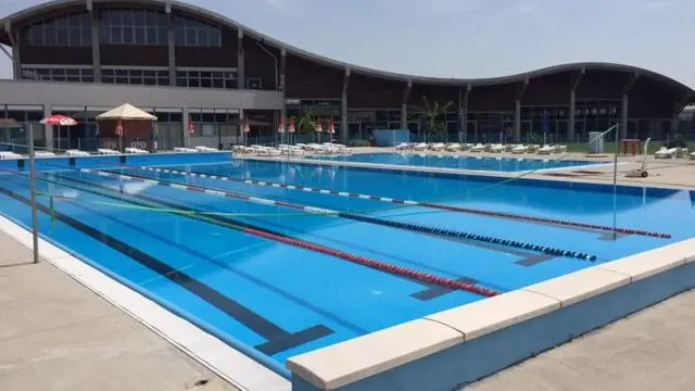 La piscina comunale di Rezzato - © www.giornaledibrescia.it