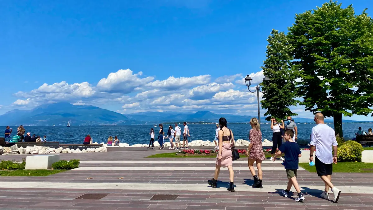 Il lungolago di Desenzano - © www.giornaledibrescia.it