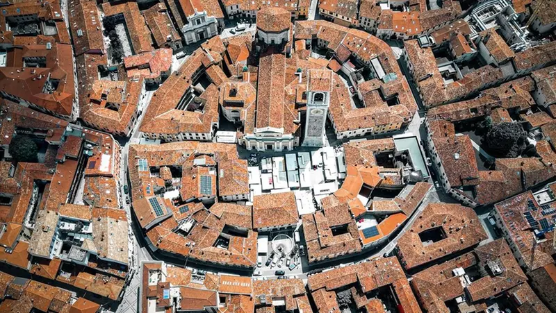 Una veduta aerea del centro storico di Chiari - © www.giornaledibrescia.it
