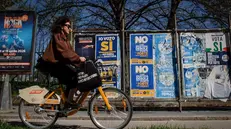 Manifesti per il referendum: ha vinto il No - Foto Ansa © www.giornaledibrescia.it