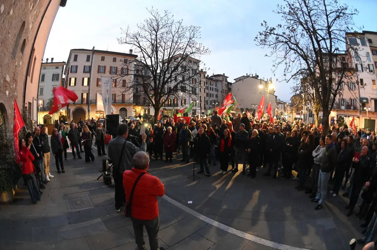 Le forze promotrici del «No» in largo Formentone