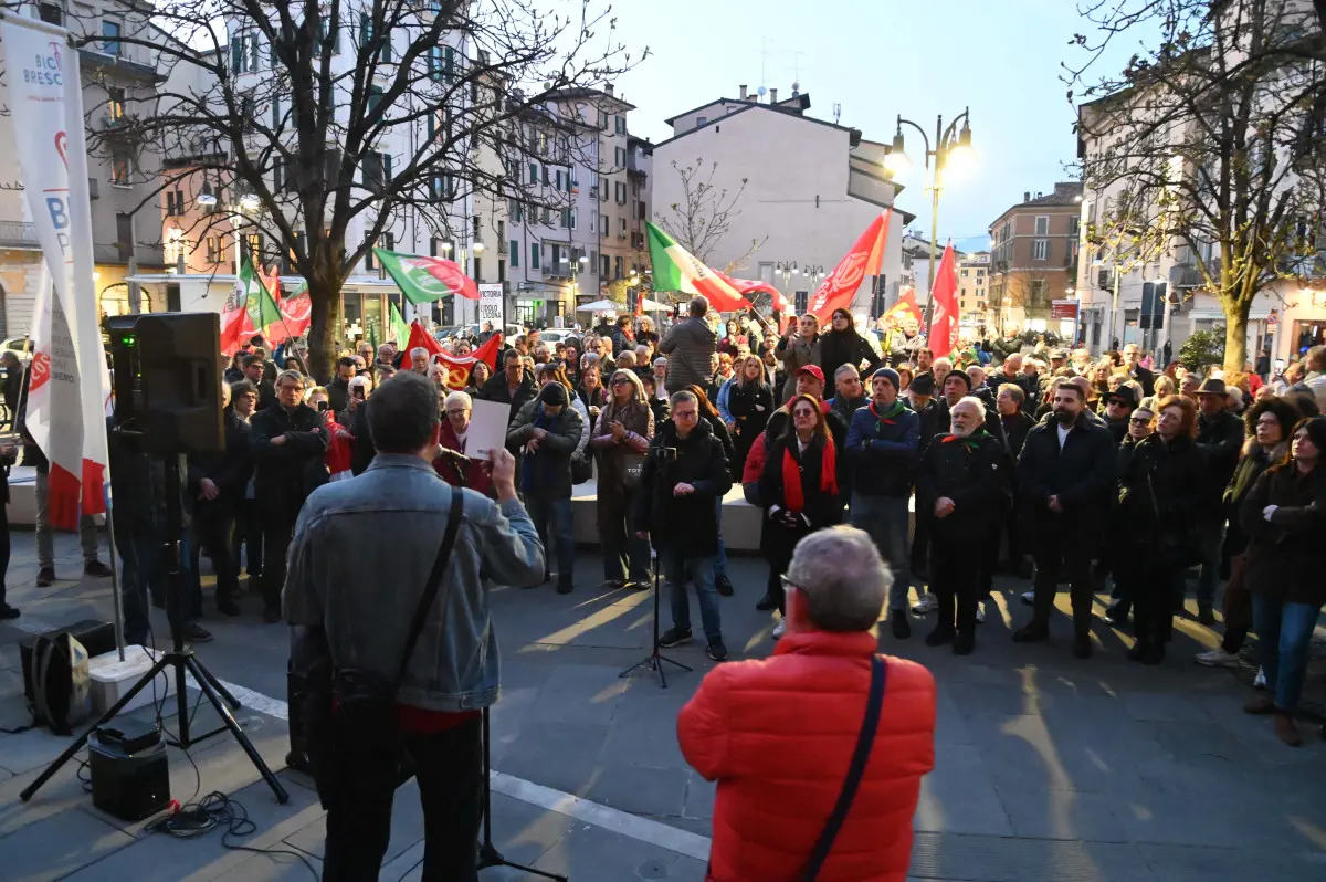 Le forze promotrici del «No» in largo Formentone