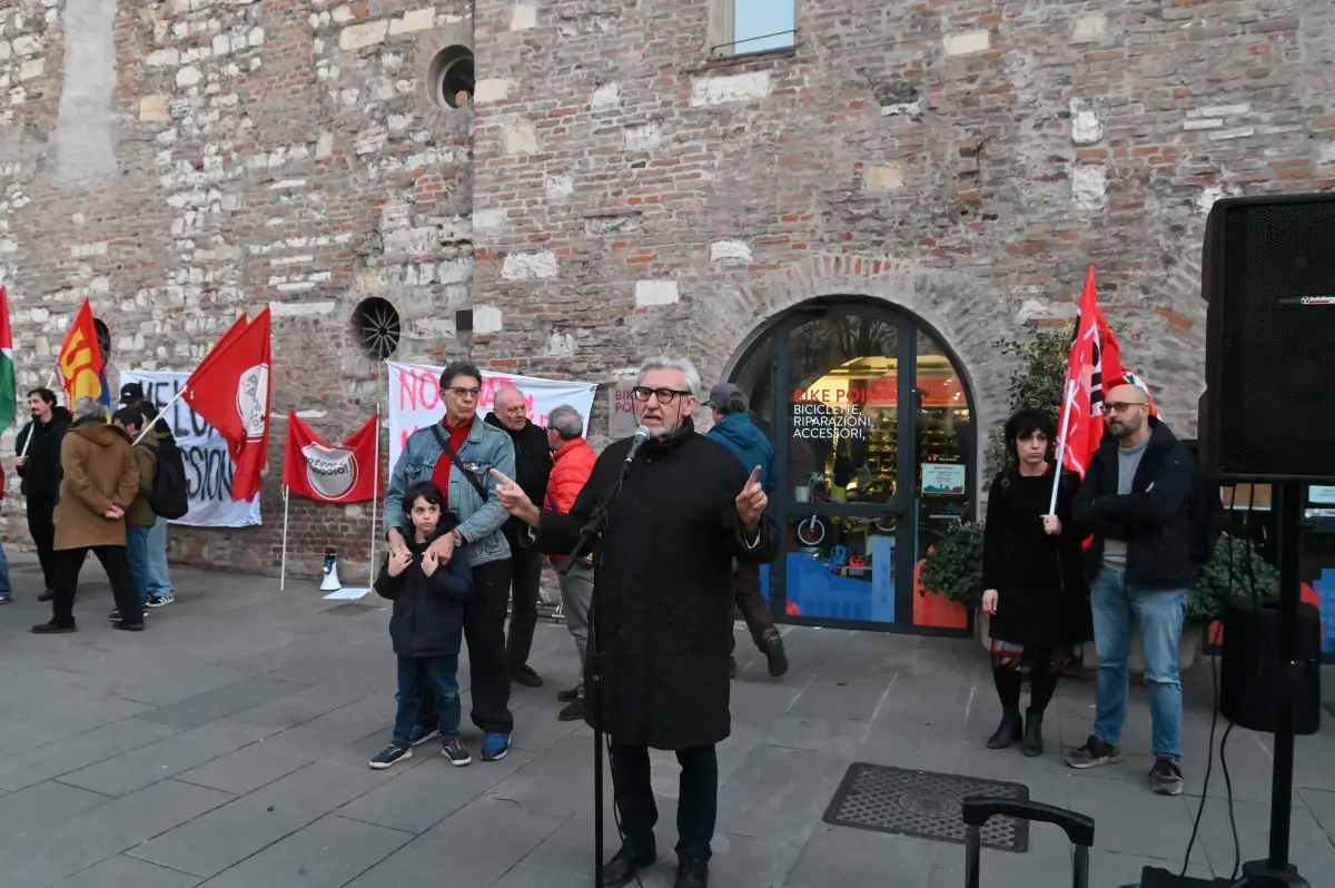 Le forze promotrici del «No» in largo Formentone