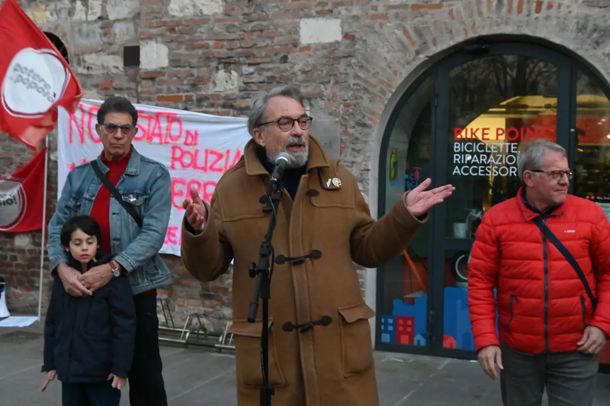 Le forze promotrici del «No» in largo Formentone