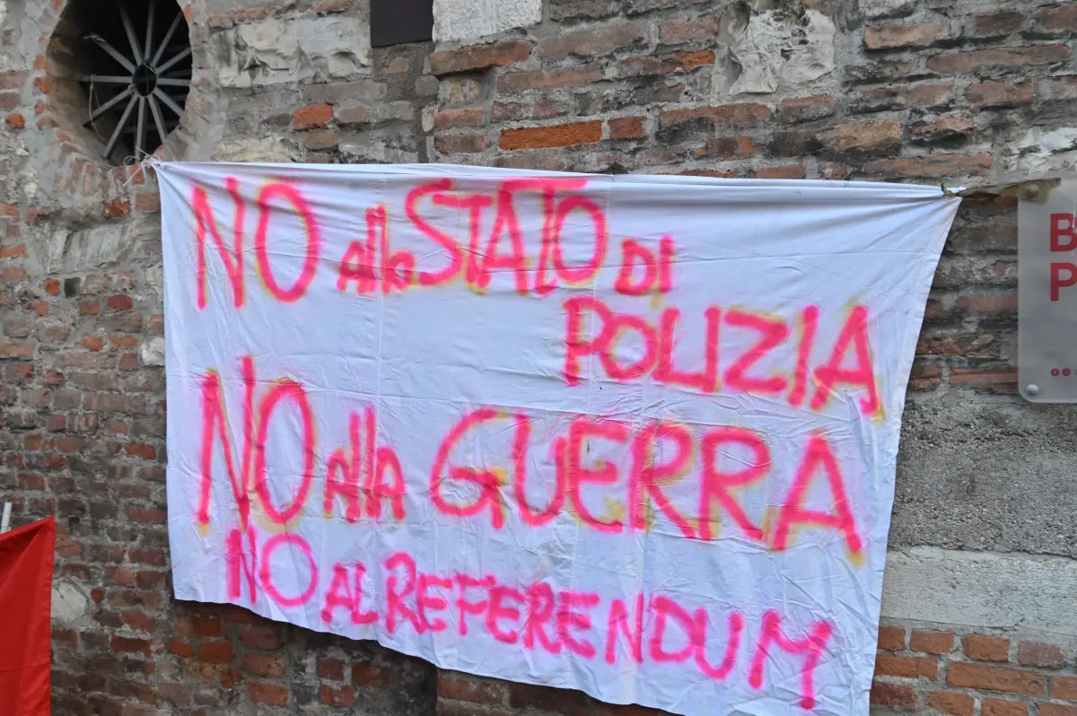 Le forze promotrici del «No» in largo Formentone