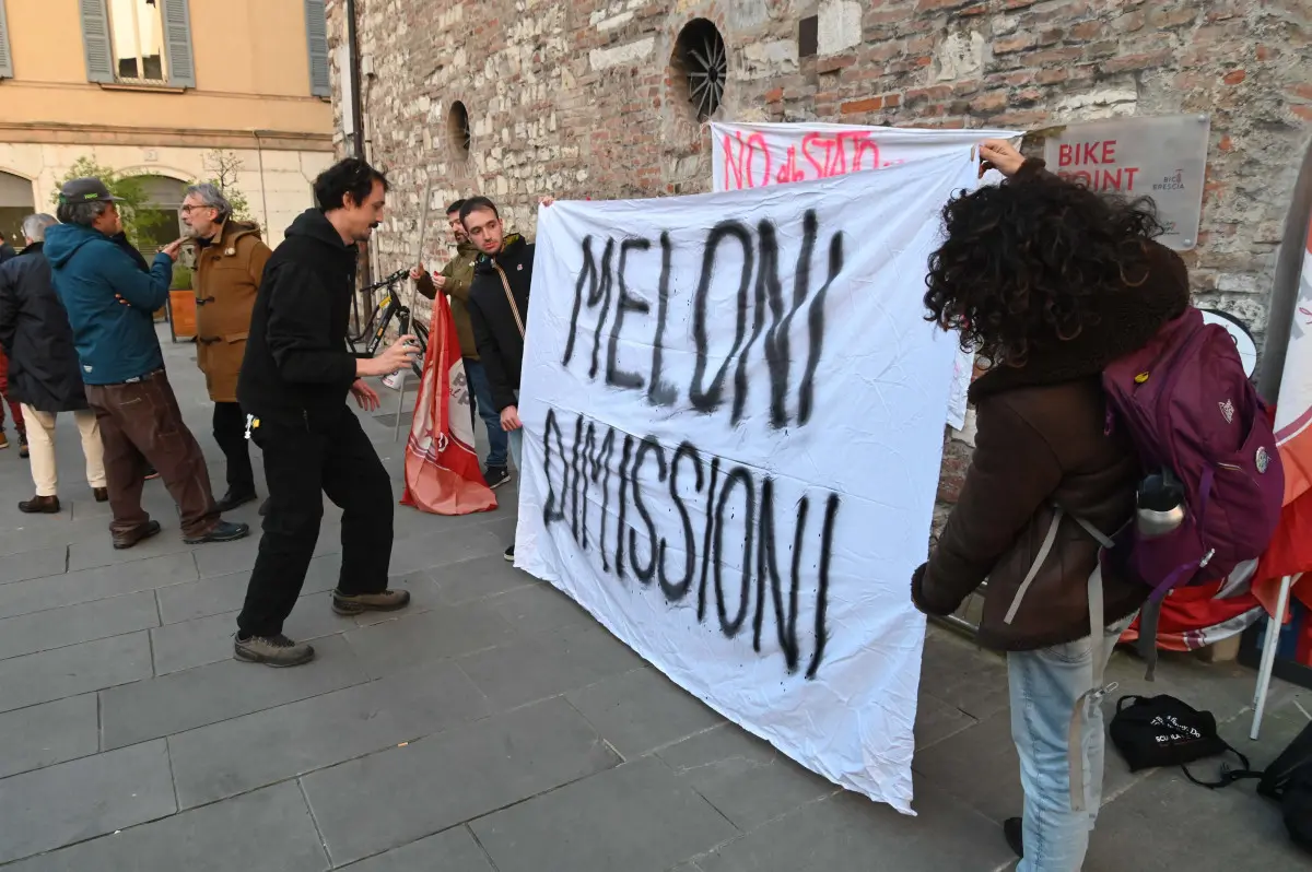 Le forze promotrici del «No» in largo Formentone