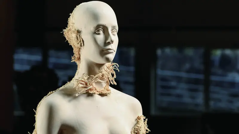 «Ohne titel» di Aron Demetz