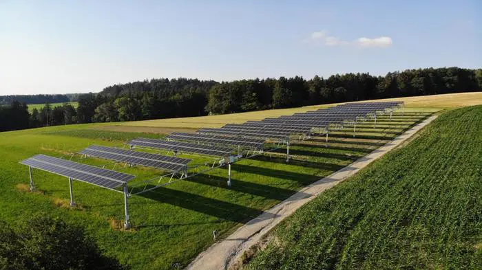 Un impianto agrivoltaico - Foto Ansa © www.giornaledibrescia.it