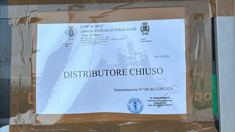 Gli avvisi sulle pompe di carburante