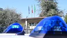 L'esterno della scuola dove è avvenuta l'aggressione - Foto Ansa © www.giornaledibrescia.it