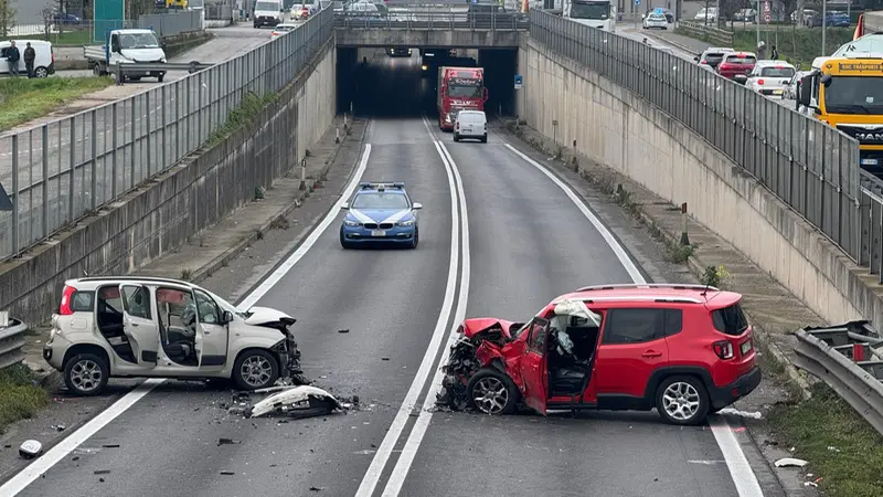 Le auto coinvolte nello scontro alla Fascia d'Oro di Montichiari © www.giornaledibrescia.it