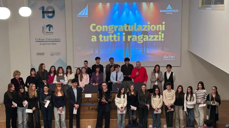 Gli studenti premiati da Manageritalia Lombardia