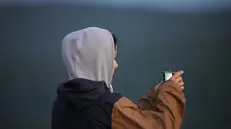 Nell'era dei social i ragazzi si rifugiano in relazioni virtuali