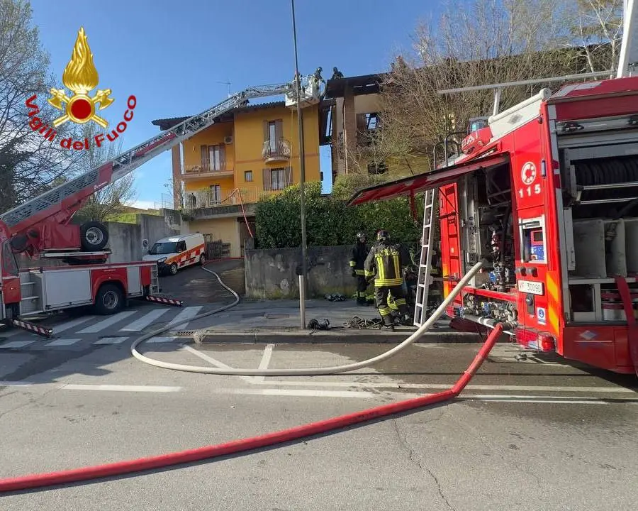 L'incendio a Desenzano del Garda