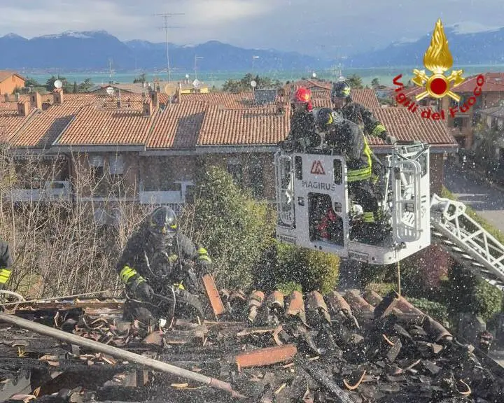 L'incendio a Desenzano del Garda