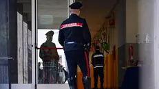 Carabinieri all'istituto comprensivo di Trescore Balneario - Foto Ansa/Michele Maraviglia © www.giornaledibrescia.it