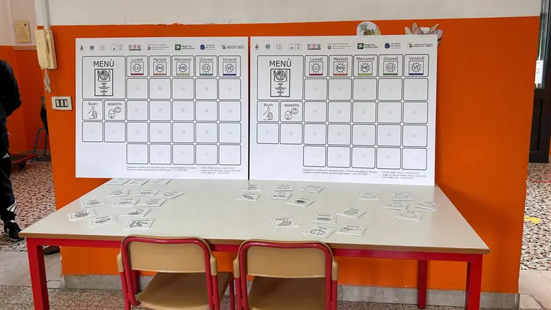 In mensa: i grandi pannelli parlanti per gli studenti - © www.giornaledibrescia.it