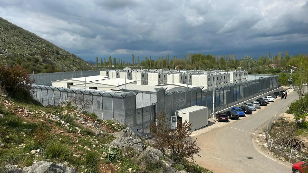 Il centro di permanenza per il rimpatrio di Gjader in Albania - Foto Ansa © www.giornaledibrescia.it