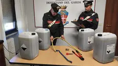 Sequestrati, oltre alle taniche di benzina, anche alcuni arnesi da scasso