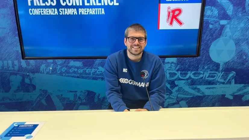 Coach Cotelli in conferenza - © www.giornaledibrescia.it