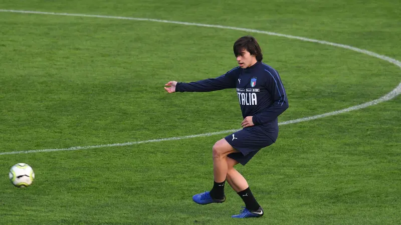 La primissima volta in azzurro di Tonali nel 2018: giocava nel Brescia