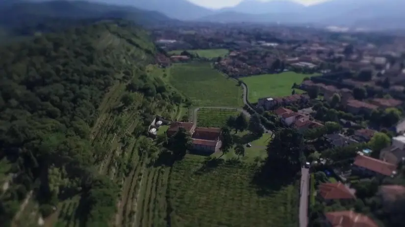 Un'immagine dall'alto della tenuta Villa Badia Piccola