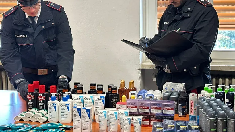 I prodotti sequestrati - © www.giornaledibrescia.it