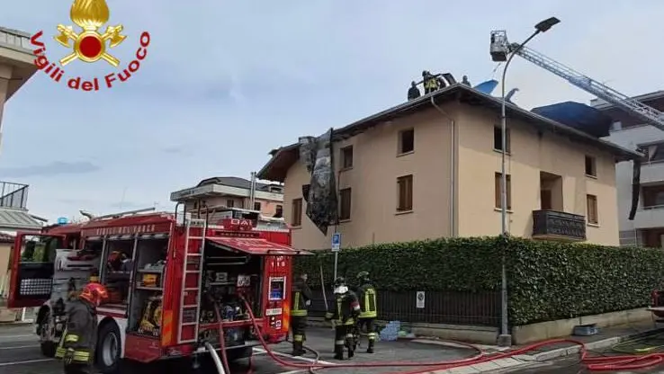 La casa interessata dall'incendio
