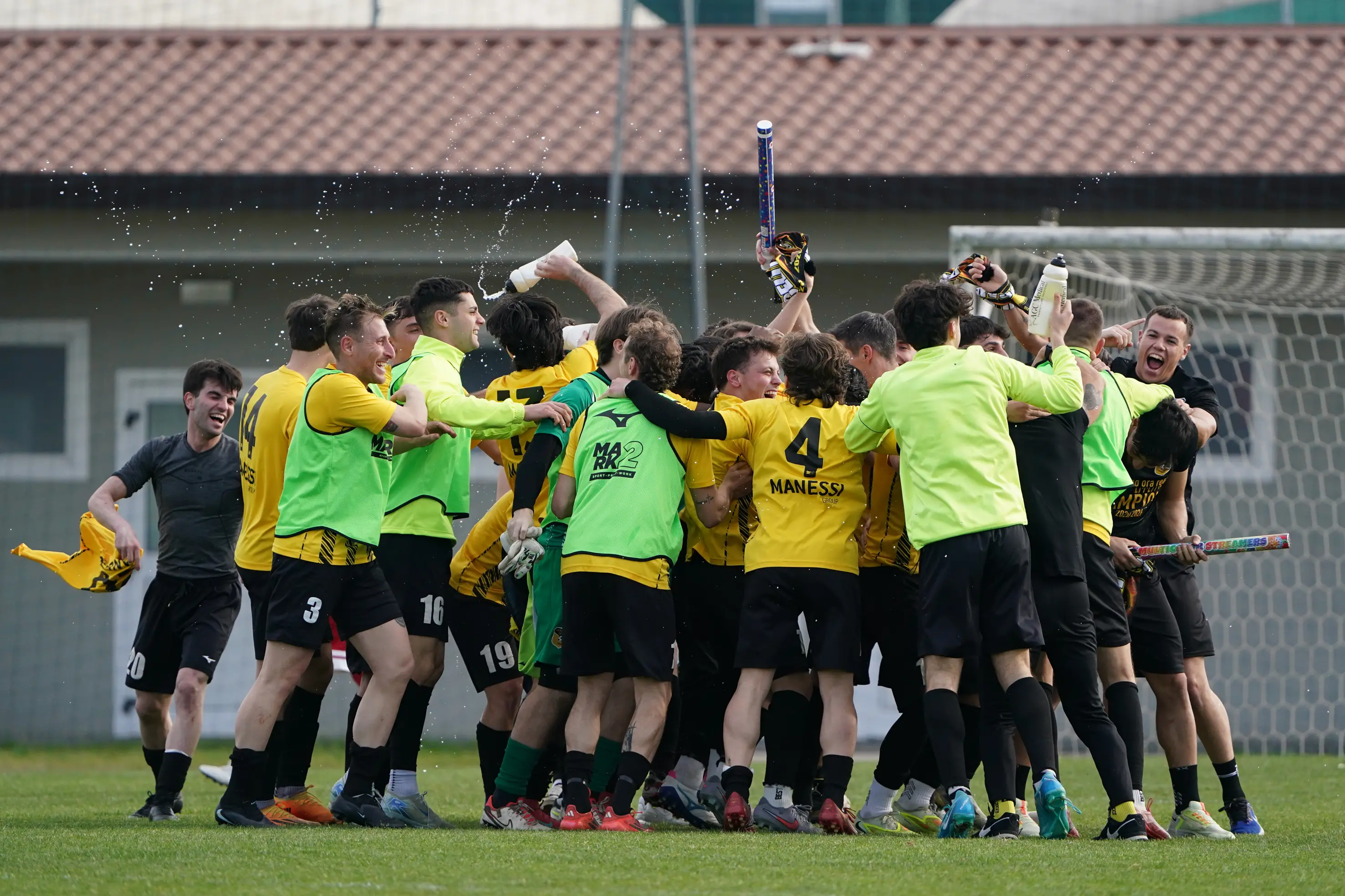 Promozione: le immagini di Asola-San Pancrazio e la festa promozione