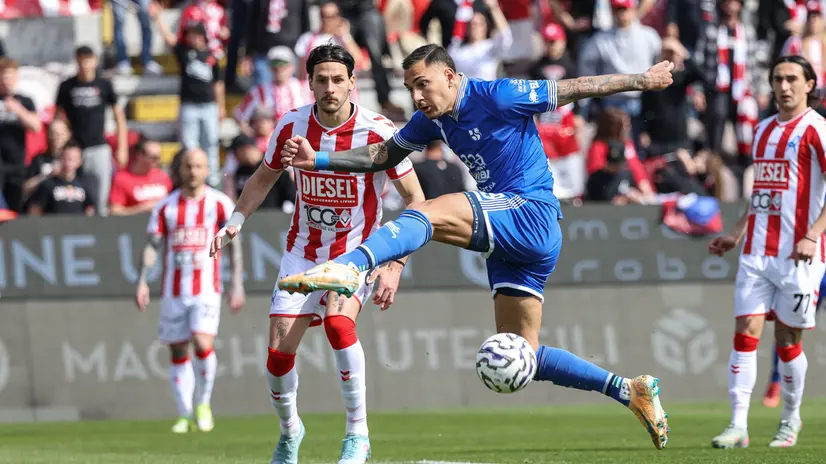 L'occasione fallita da Crespi in avvio di gara - Foto New Reporter Nicoli © www.giornaledibrescia.it