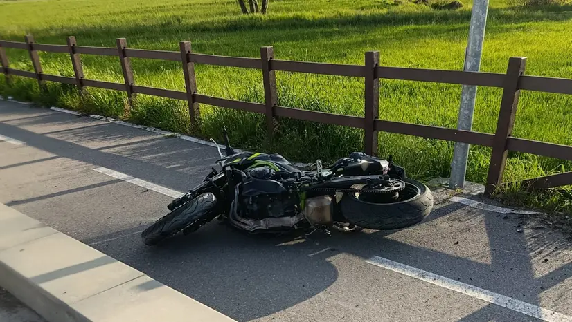 La moto a terra - © www.giornaledibrescia.it