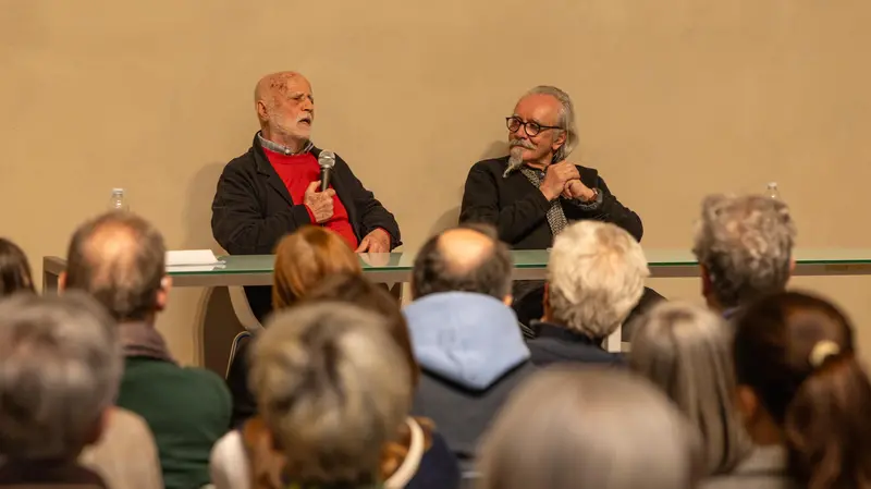 Ferdinando Scianna e Renato Corsini - Foto di Matteo Lonati © www.giornaledibrescia.it