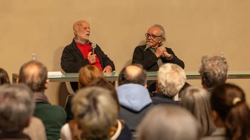 Ferdinando Scianna e Renato Corsini - Foto di Matteo Lonati © www.giornaledibrescia.it