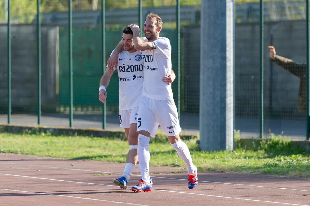 Seconda categoria: gli scatti di Gsr-Cortefranca e la festa per la promozione