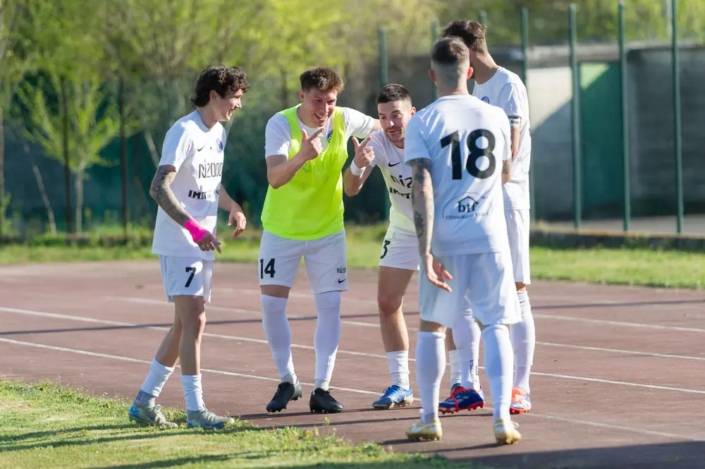 Seconda categoria: gli scatti di Gsr-Cortefranca e la festa per la promozione