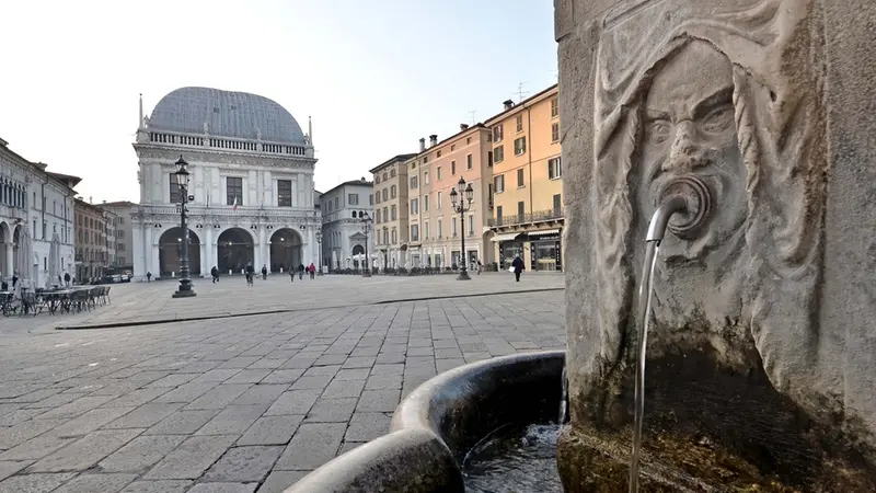 Una veduta di palazzo Loggia -  © www.giornaledibrescia.it