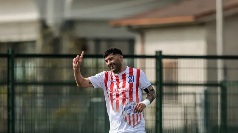 Emanuele Bardelloni, tornato a casa per giocare insieme al fratello - Foto New Reporter Comincini  © www.giornaledibrescia.it