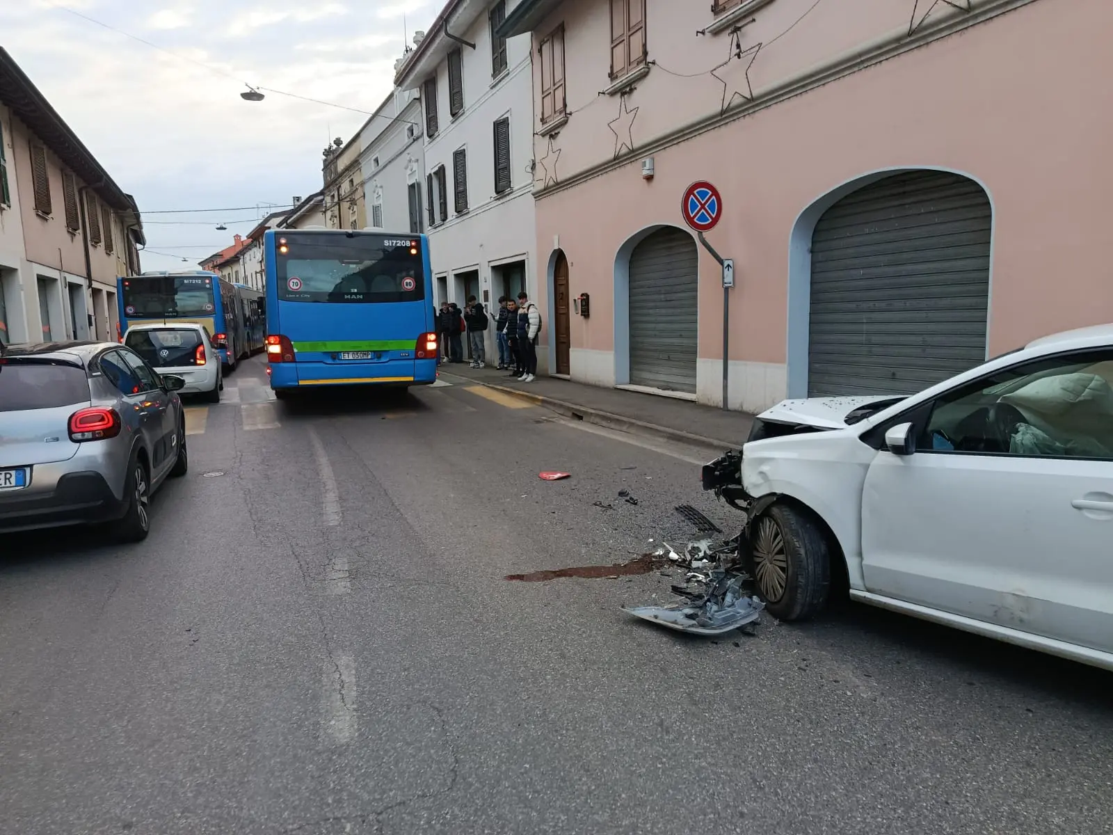 L'incidente tra un autobus e un'automobile a Remedello