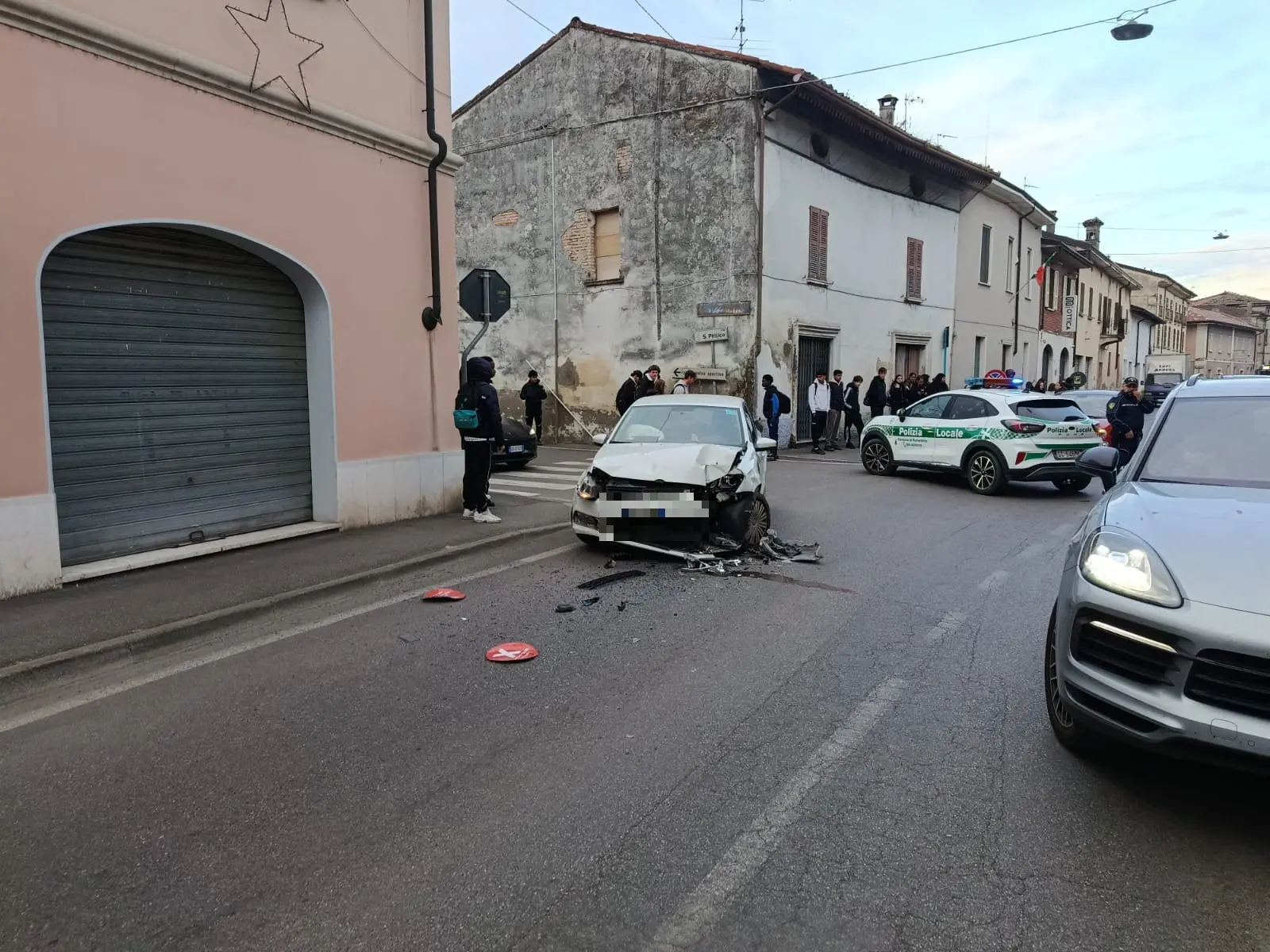L'incidente tra un autobus e un'automobile a Remedello