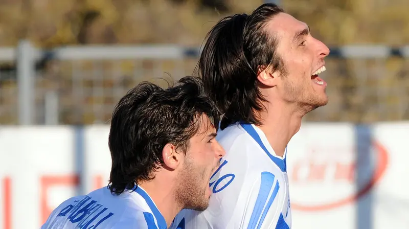 Una bella esultanza di Caracciolo e Zambelli, due icone del Brescia