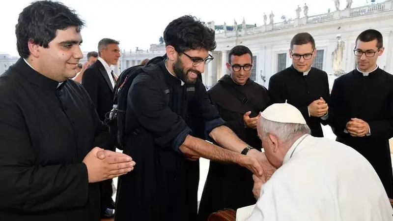 Don Michele con papa Francesco - © www.giornaledibrescia.it